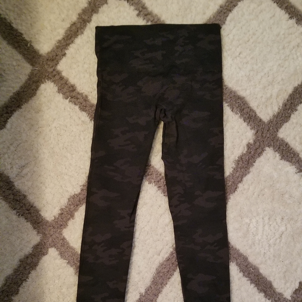 Spanx Look At Me Now Camo Leggings